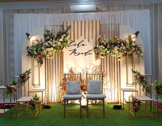 dekorasi-indoor-pernikahan-dengan-backdrop