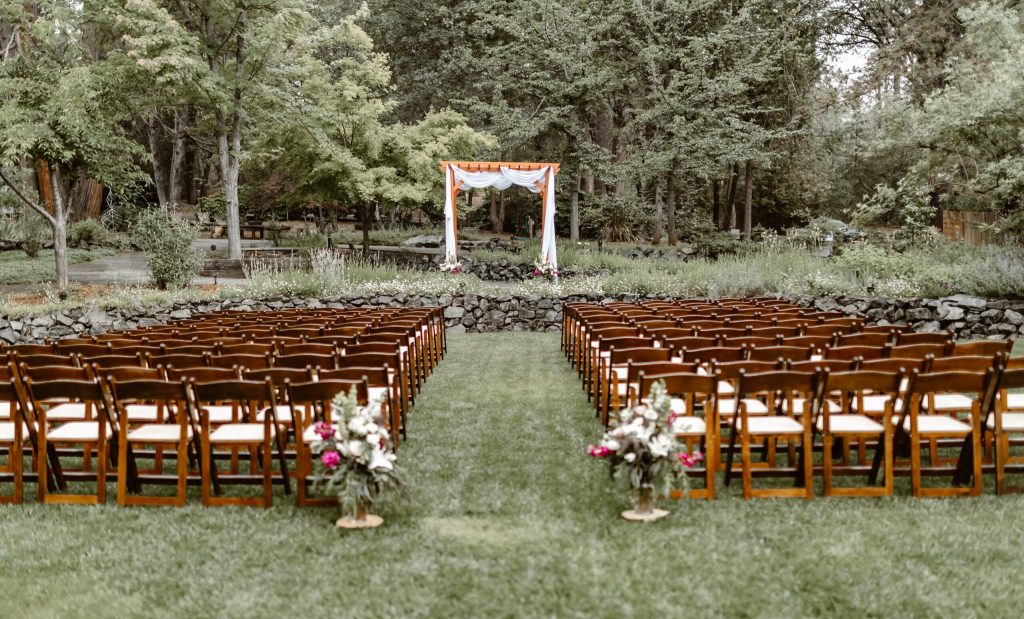 bisnis-gedung-pernikahan-outdoor