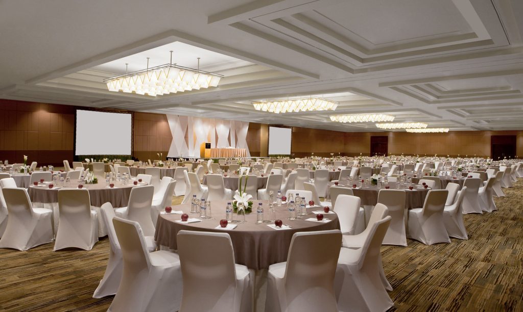 Ruang-konferensi-besar-berkapasitas-luas